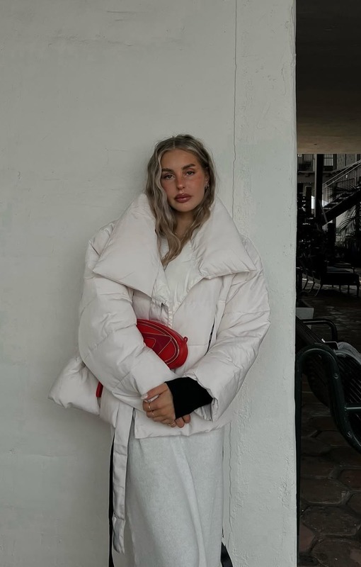 @jadeswildparty в белом пуховике