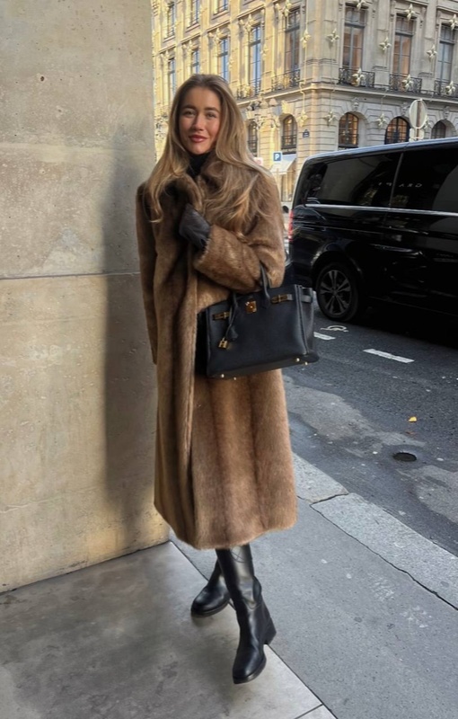 Lovisa Barkman в шубе