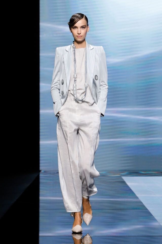 Широкие женские брюки от Giorgio Armani