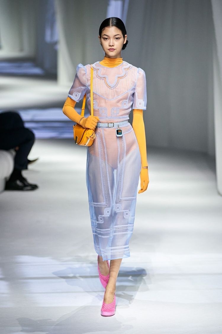Прозрачное платье от Fendi