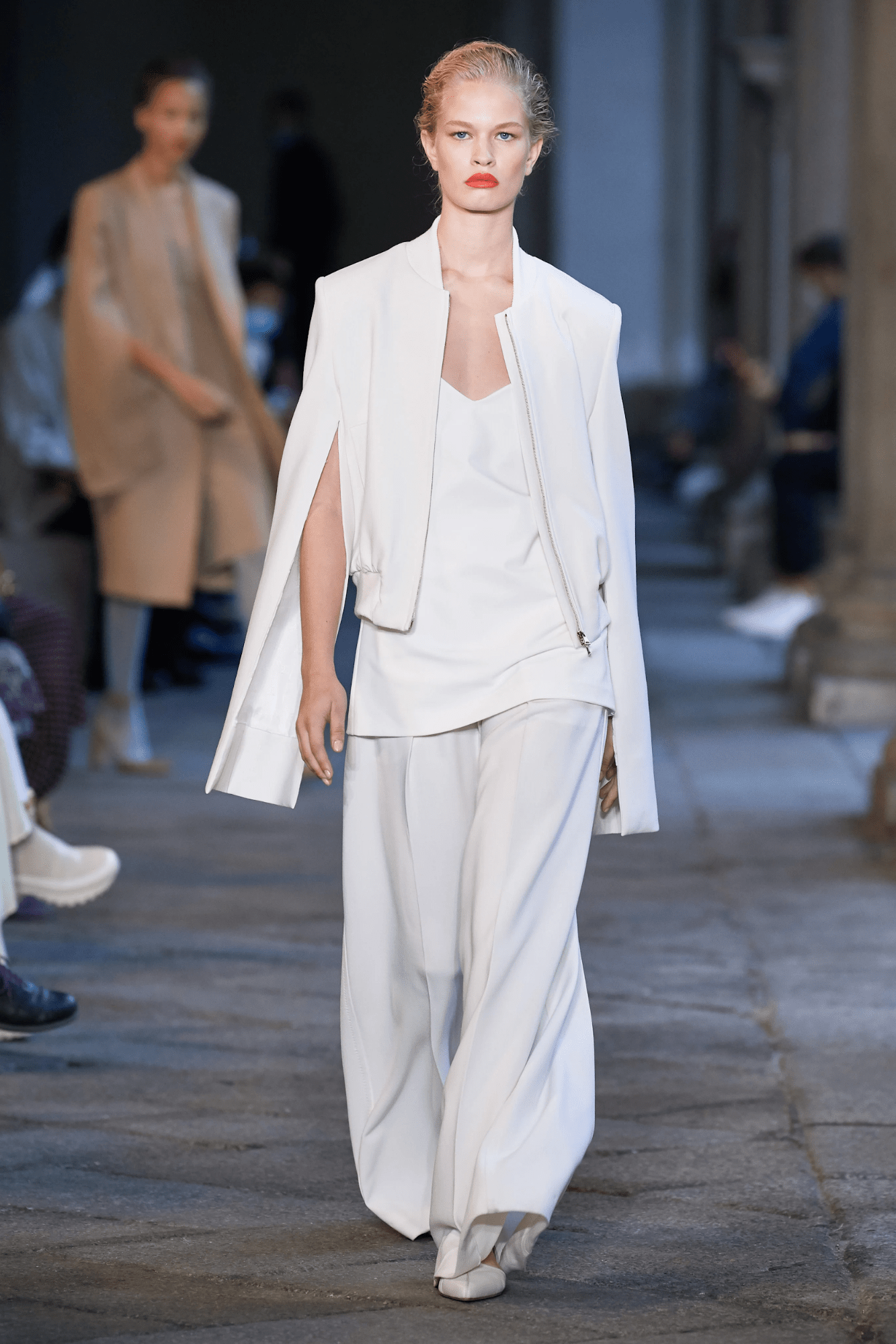Широкие белые брюки от Max Mara