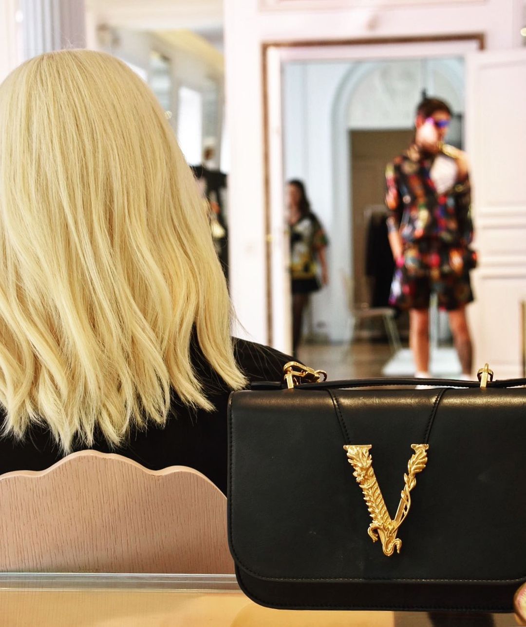 Кожаная сумка от Versace