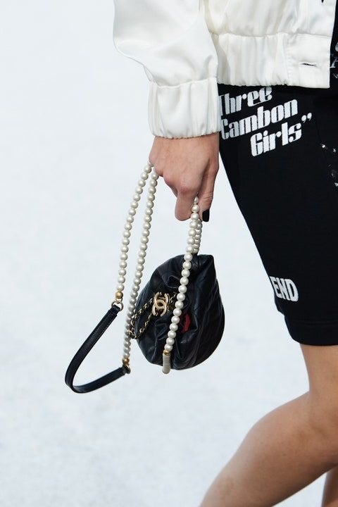 Сумка миниатюрная от Chanel
