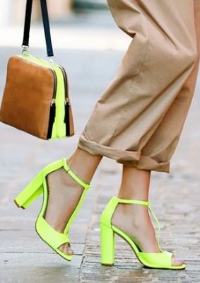 Яркие туфли на устойчивом каблуке