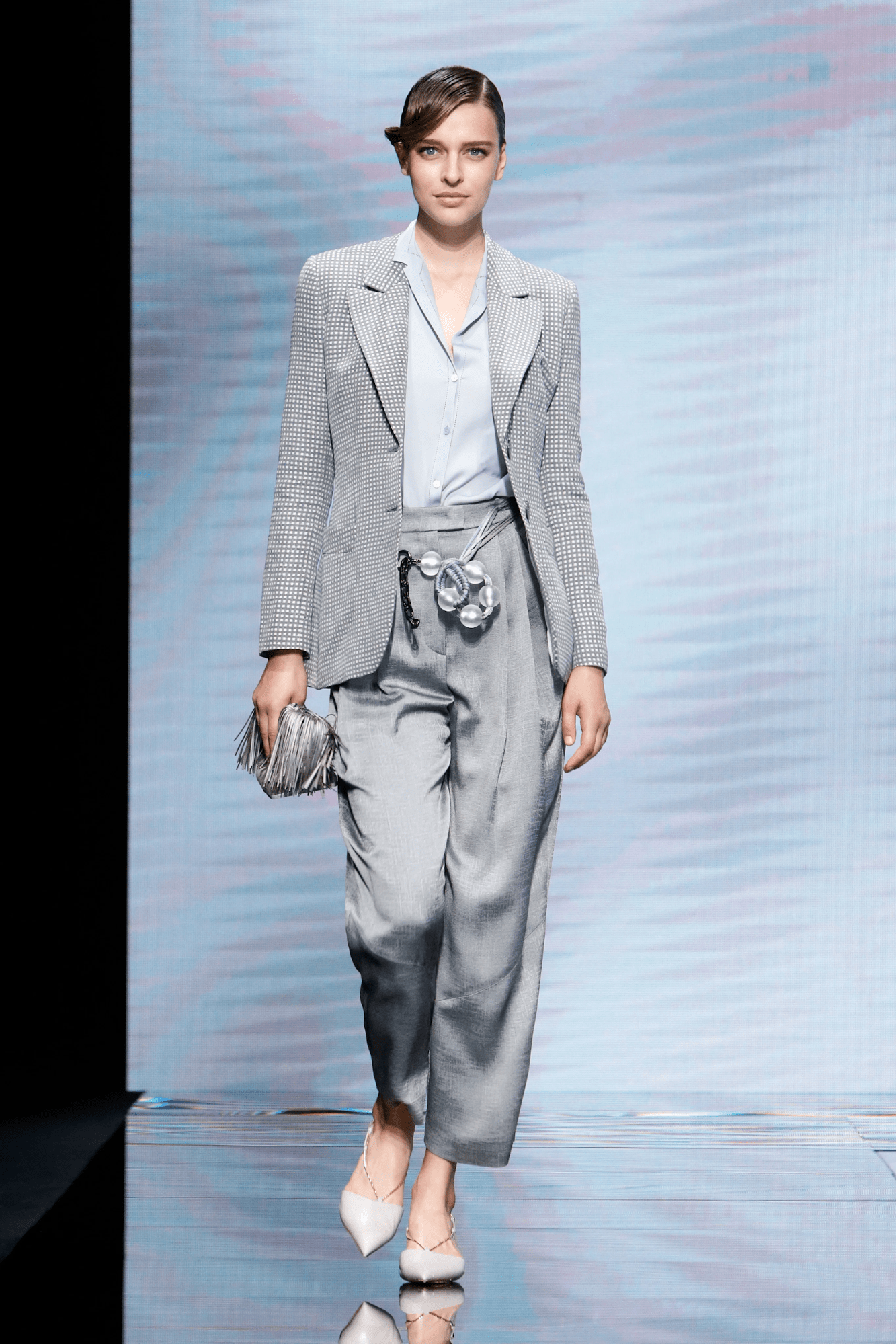 Монохромный женский образ от Giorgio Armani