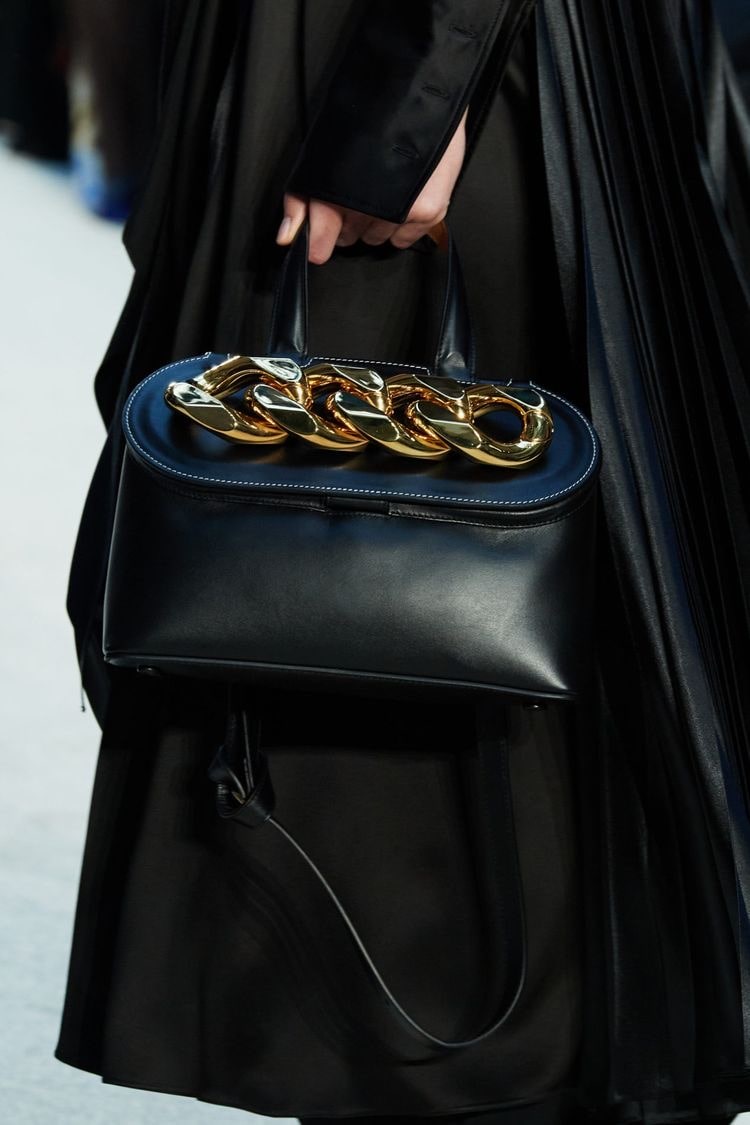 Из чего сделаны модные, красивые женские сумочки?