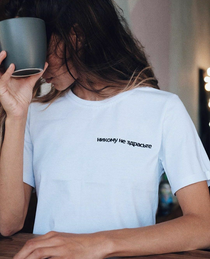 Женская футболка с надписью 