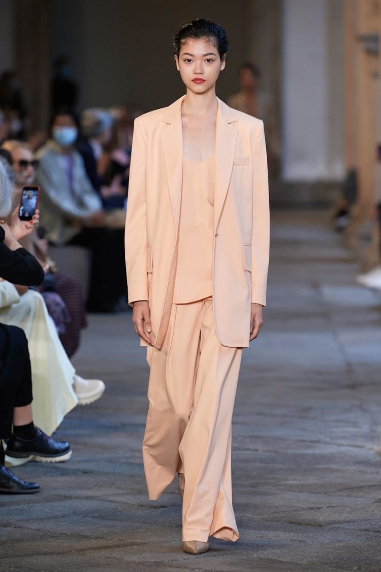 Удлиненный женский пиджак от Max Mara