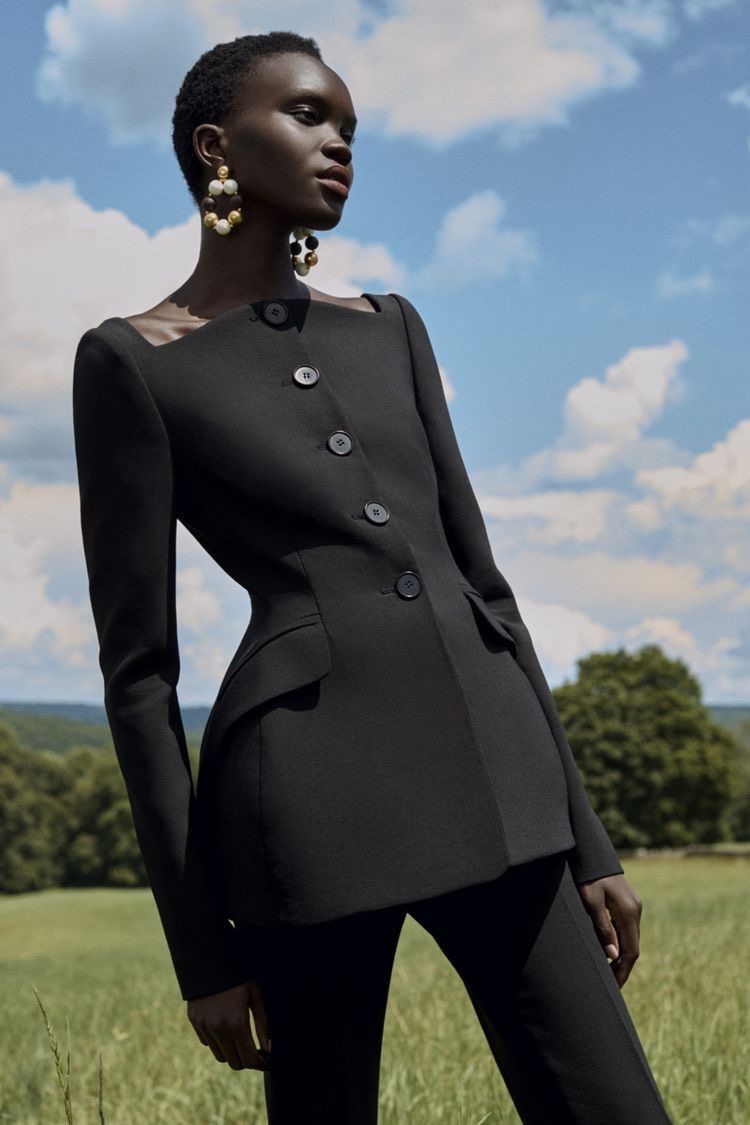 Черный женский брючный костюм от Carolina Herrera