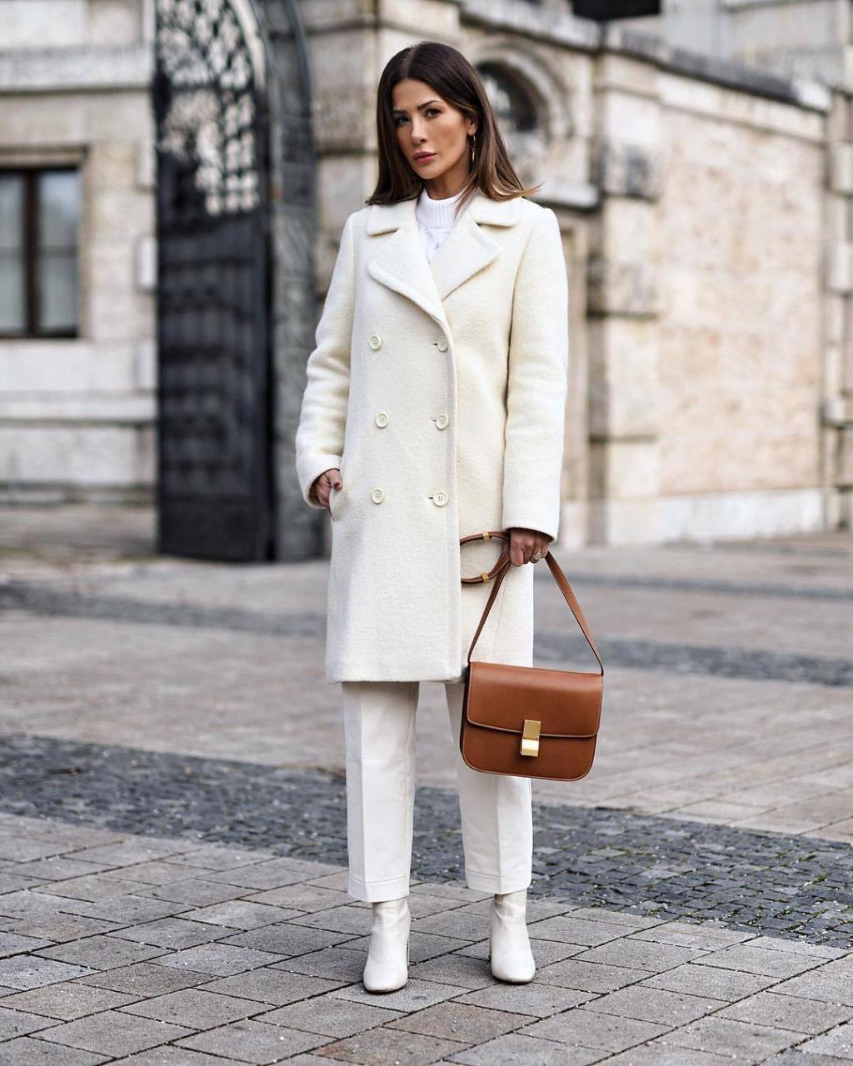 Белое женское пальто