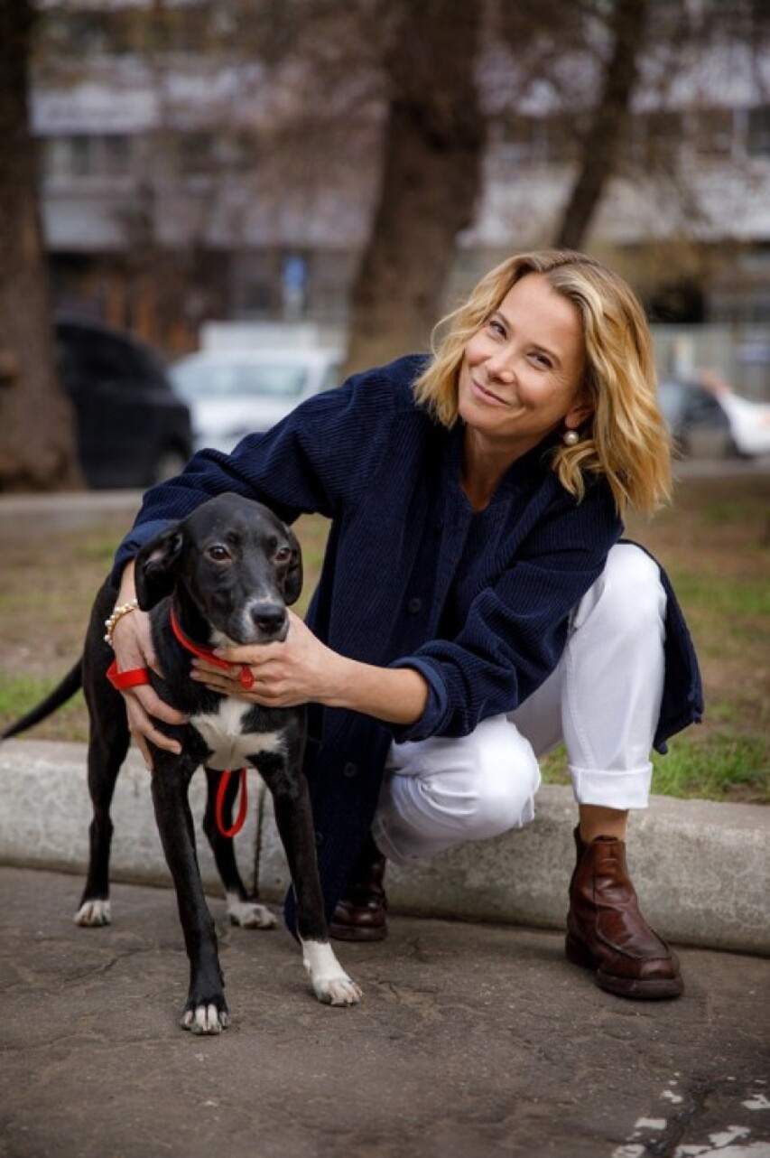 Юлия Высоцкая с собакой