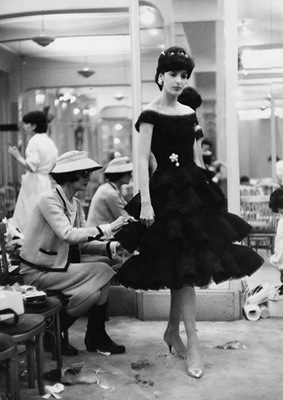 Черное платье Chanel
