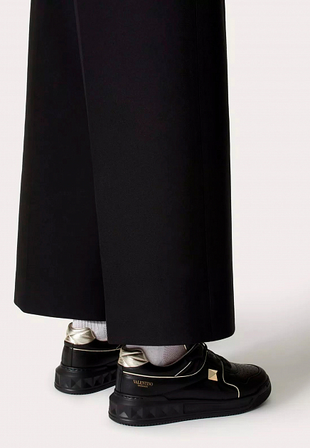 Черные кроссовки с золотистым задником VALENTINO