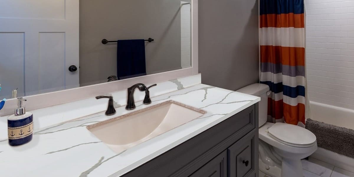 Столешница из кварцевого агломерата Calacatta Beige в ванной Столешница из кварцевого агломерата Calacatta Beige в ванной