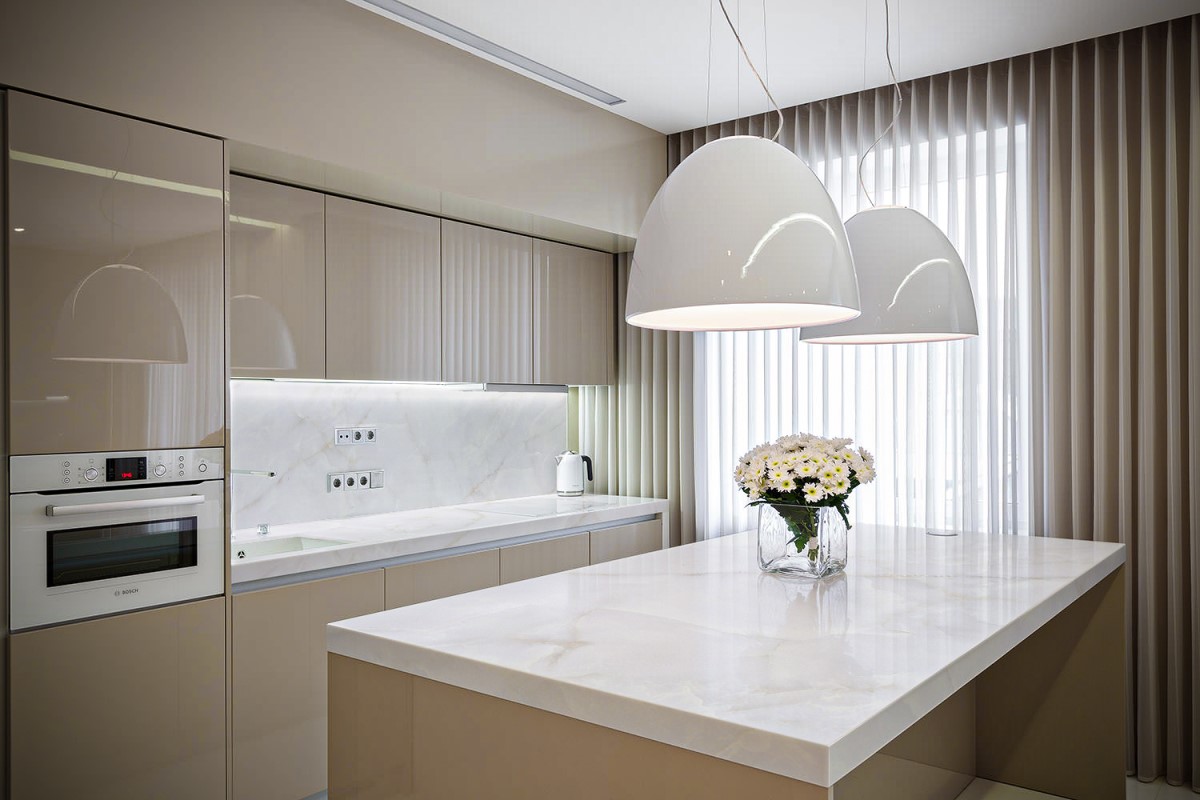 Кварцевый агломерат Onyx Bianco - столешница на кухне