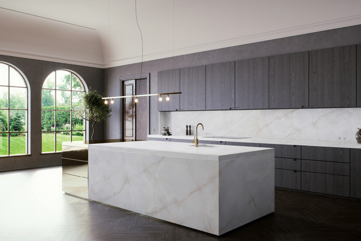 Кварцевый агломерат Onyx Bianco на кухне