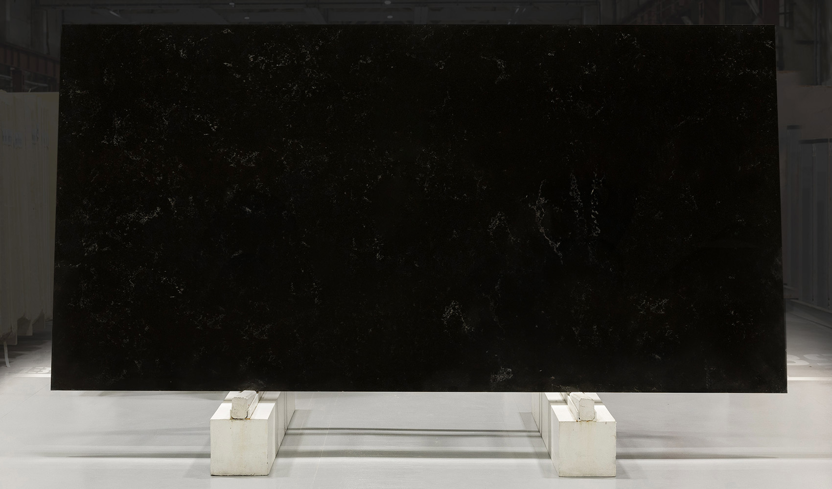 Слэб кварцевого агломерата BLACK PERLINO EQPM 028