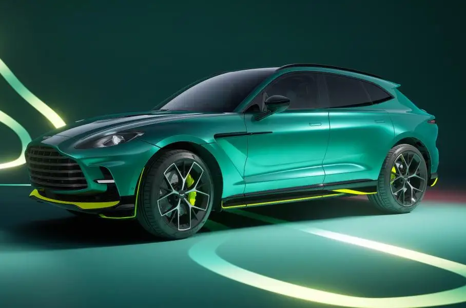 Aston Martin DBX707 AMR24: формульная мощь и стиль покоряют дороги!