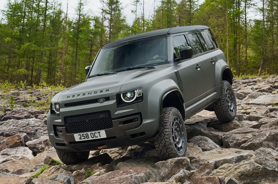 Land Rover Defender Octa: новый король внедорожников восхищает мощью!