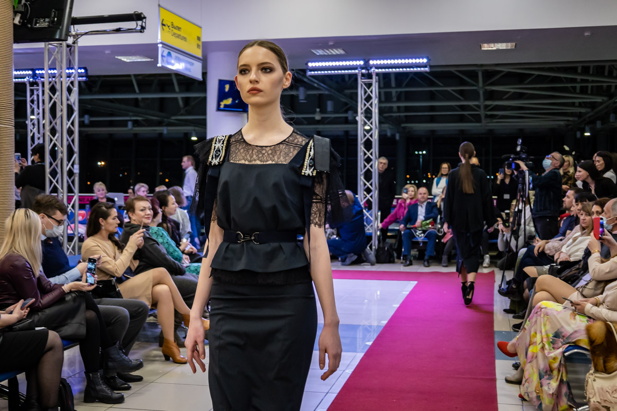 Карты Таро, «игрек»-силуэты и перья: тренды Fashion Week Russia — «Вечерний  Владивосток»