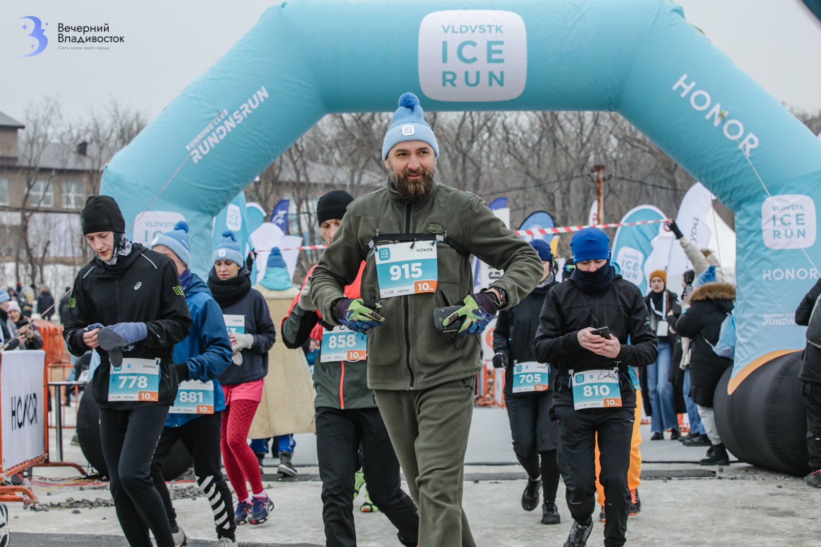 Vladivostok Ice Run: 1000 человек пробежали по льду в борьбе за 300 000  рублей — «Вечерний Владивосток»