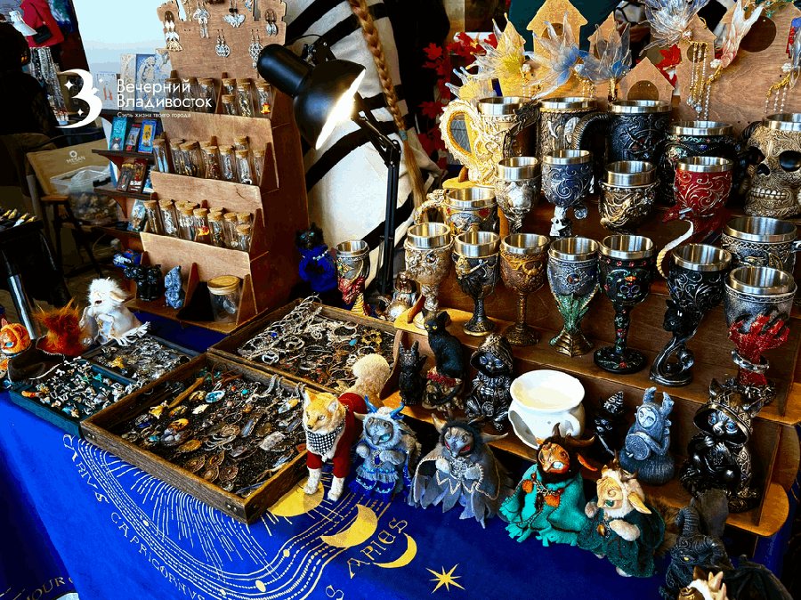 Книги, меняющиеся по волшебству, и другие загадочные находки на ярмарке Хэллоуина во Владивостоке