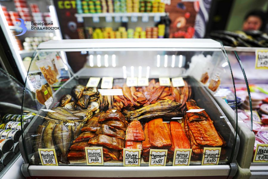 Рынок завален лососем, но икра дорожает. В Росрыболовстве раскрыли причины парадокса