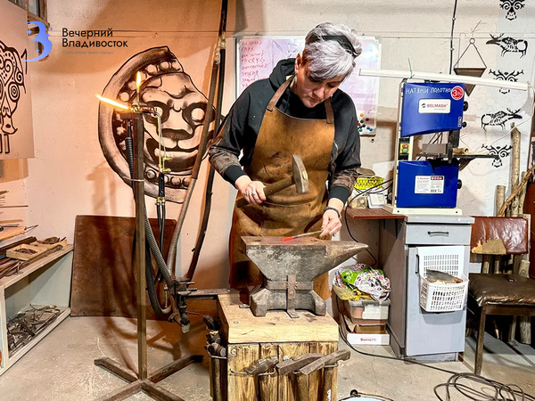 «Кую сама»: Как женщине удалось подчинить себе огонь и кость