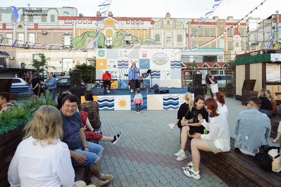 Открылся гастрономический фестиваль PrimFoodStreet во Владивостоке