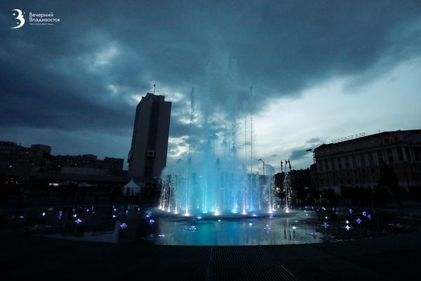 Во Владивостоке снова заработали фонтаны