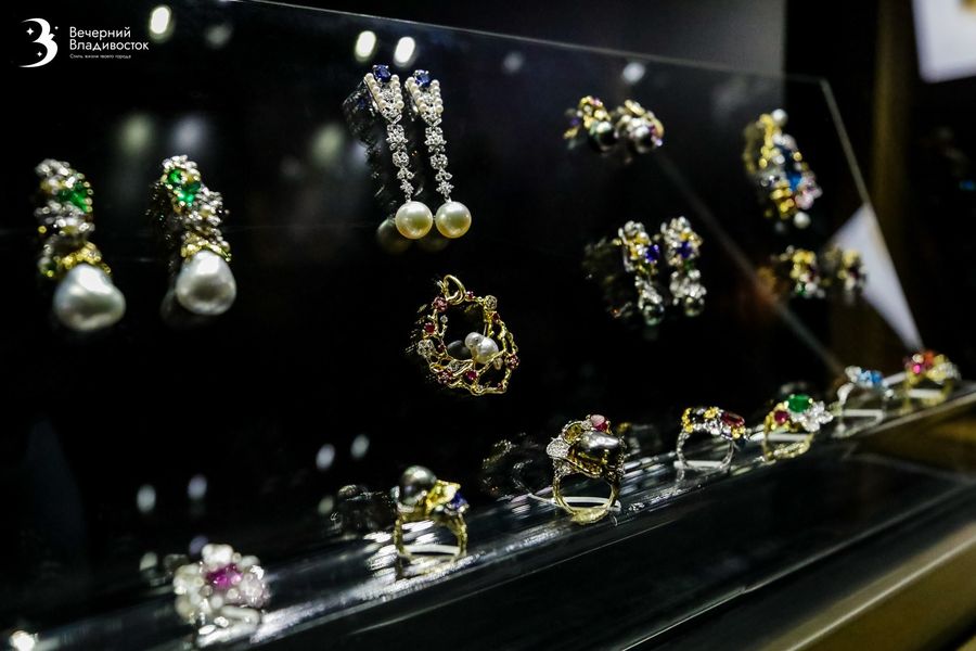 Конфликт на Ближнем Востоке запустил золотую лихорадку: во Владивостоке растёт спрос на драгметаллы