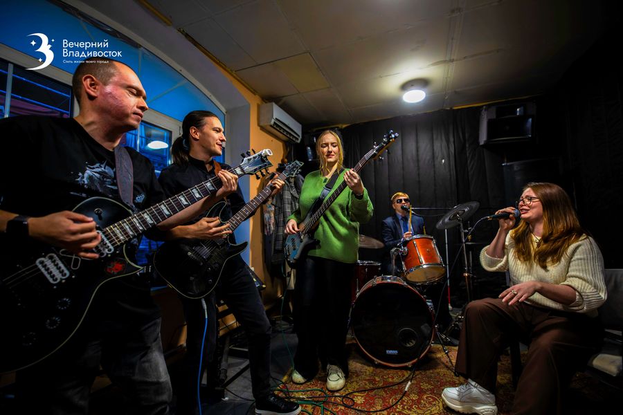 Юмор вопреки. Как слепой барабанщик и его группа «Тыбывидел!» смеются над стереотипами