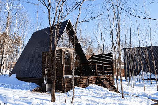 Палатка, глэмпинг или готовый домик? Гид по побегу из Владивостока в зимнюю сказку