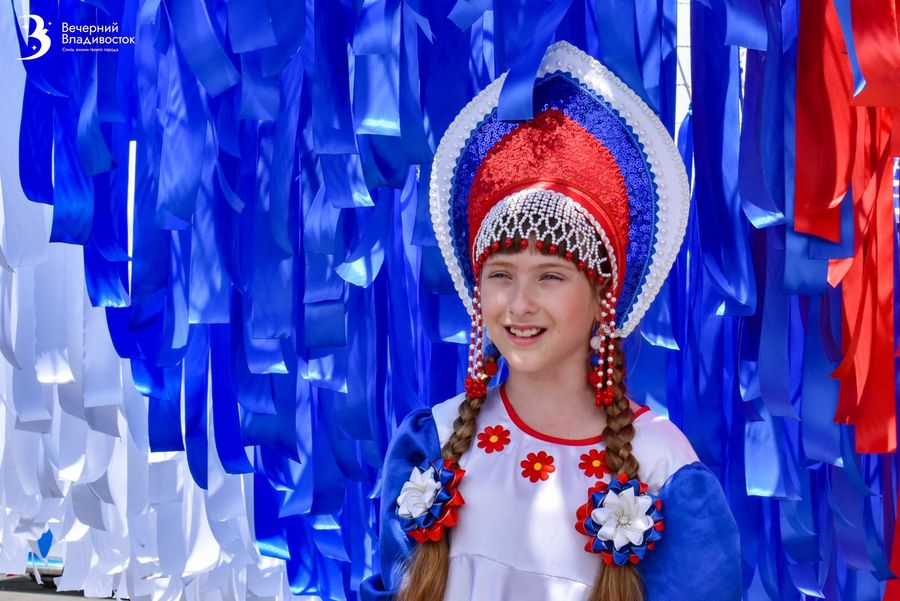 День России 2023 во Владивостоке отметили яркими номерами разных национальностей и концертом