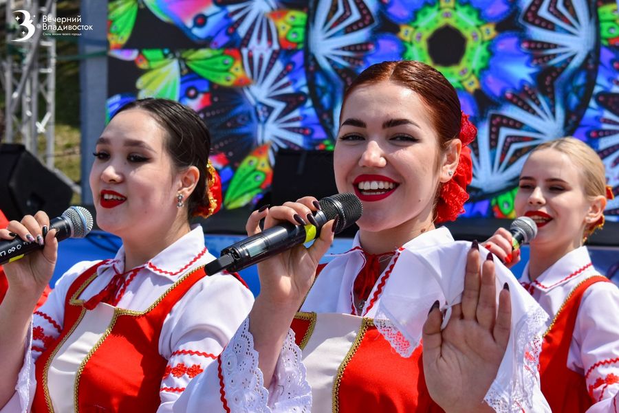 «Чувства — положительные»: Владивосток отпраздновал Первомай в стиле ретро