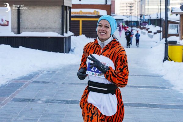 Снежинка, Дед Мороз, Луч-Энергия: жители города начали год костюмированным забегом