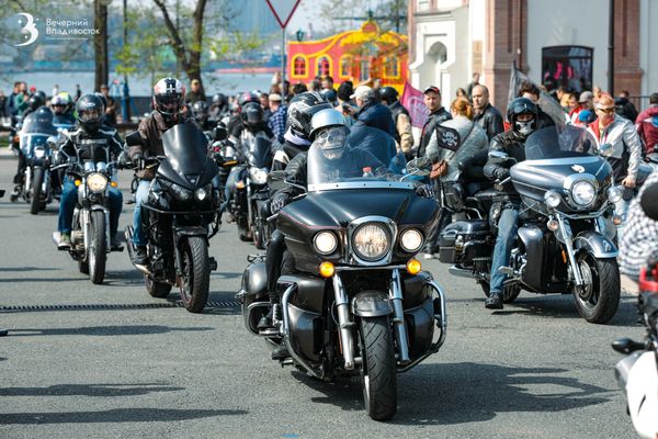 «Просто устали стоять в пробках и купили мотоциклы»: открытие байкерского сезона 2023