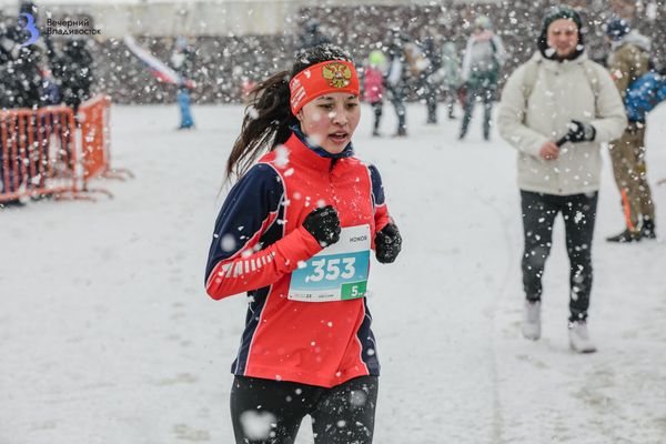 Vladivostok Ice Run: 1000 человек пробежали по льду в борьбе за 300 000 рублей
