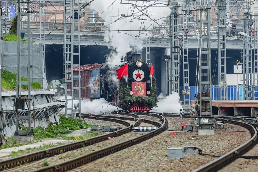 Перед 9 мая Владивосток встретил ретропоезд «Победа»