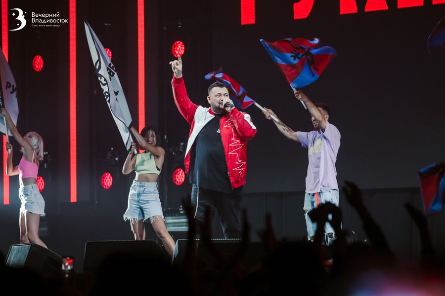Группа «Руки Вверх» омолодила Владивосток своим ярким шоу на старте концертного тура
