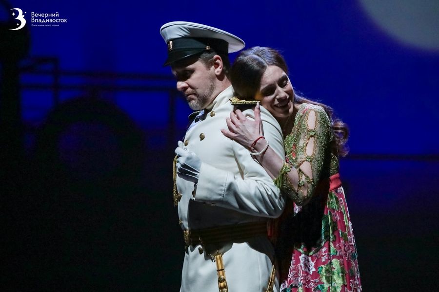 О войне, мире, долге и о нас с вами: невероятные «Крейсера» в театре Горького