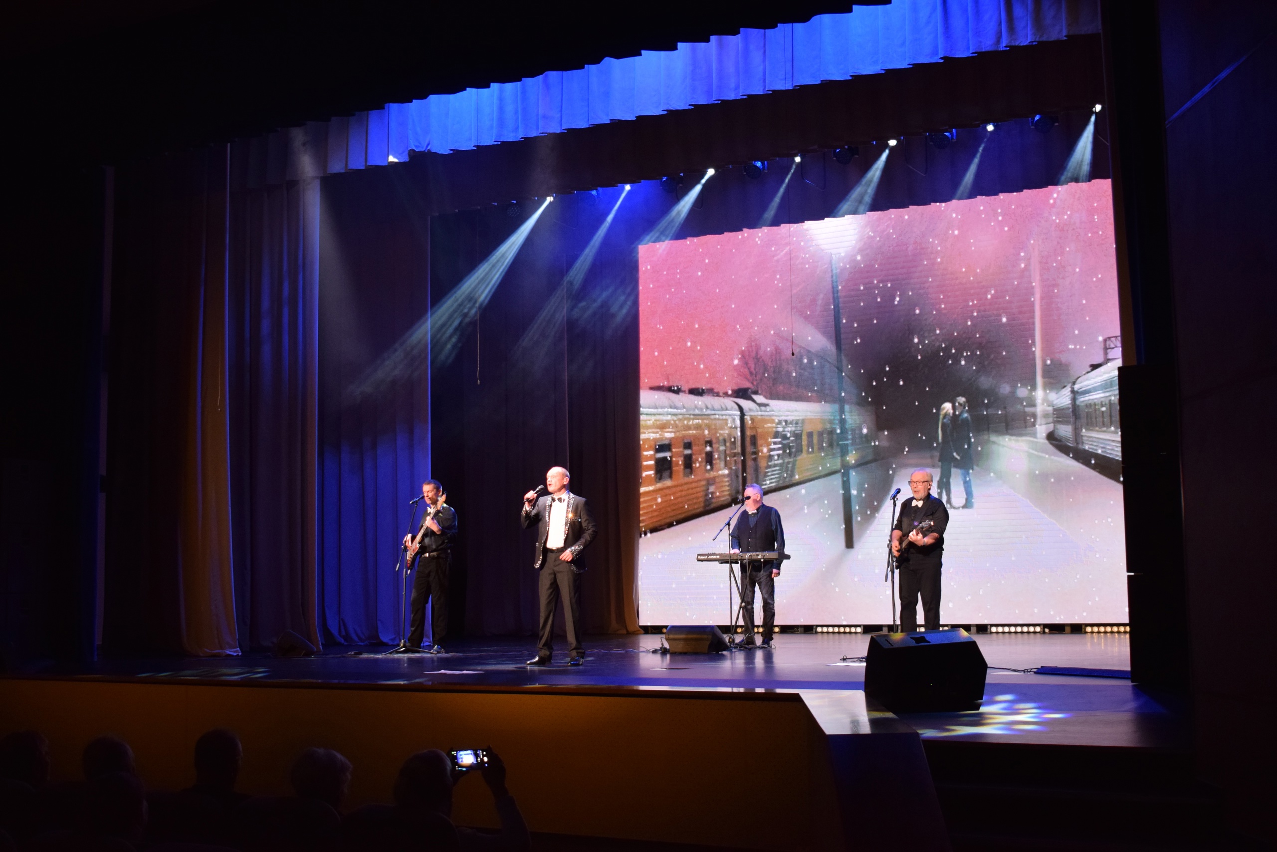 Ансамбль "Верные Сердца" 100 минут хитов легендарных ВИА - фото №5 Ансамбль "Верные Сердца" 100 минут хитов легендарных ВИА - фото №5 на Nethouse.Академия