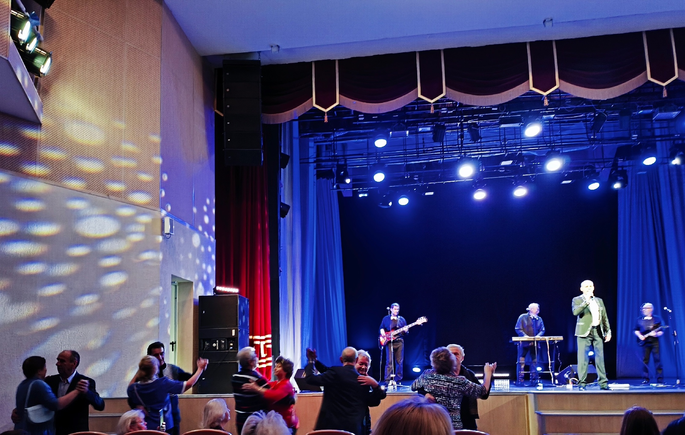 Ансамбль "Верные Сердца" 100 минут хитов легендарных ВИА - фото №8 Ансамбль "Верные Сердца" 100 минут хитов легендарных ВИА - фото №8 на Nethouse.Академия