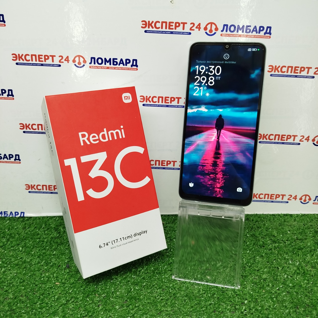 Мобильные телефоны: Смартфон Xiaomi Redmi 13C 8/256GB - На Строителей