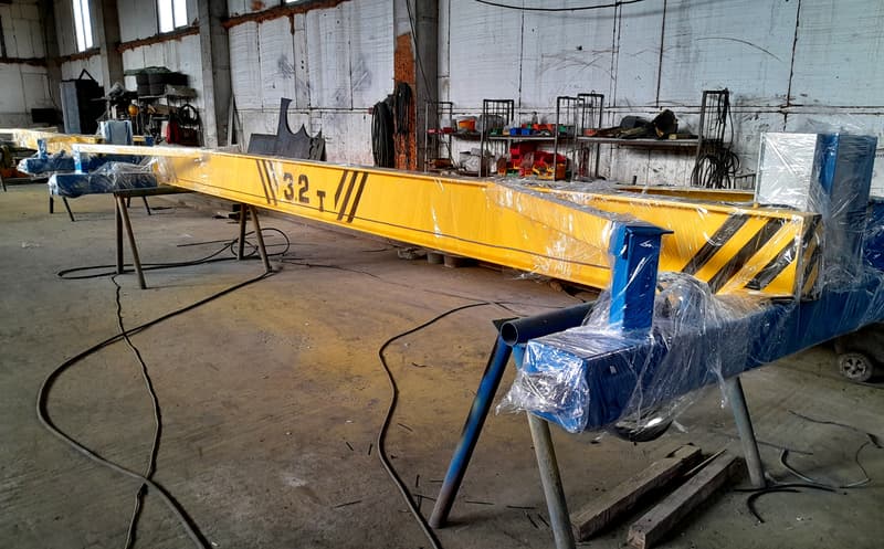 Кран-балка на производстве с радиоуправлением