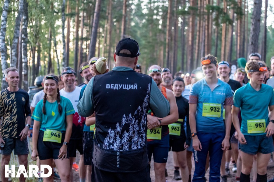 Александр Зайцев ведёт спортивное мероприятие