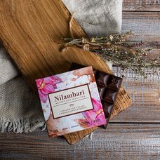 Шоколад Nilambari горький без сахара с миндалём и изюмом