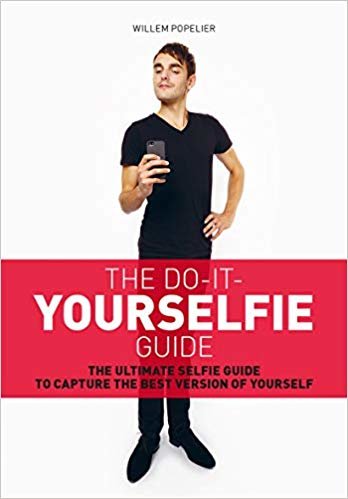 okumak The Do-It-Yourselfie Guide : The Ultimate Selfie Guide to Capture the Best Version of Yourself