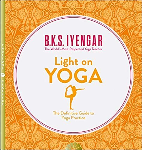 okumak Light on Yoga : The Definitive Guide to Yoga Practice