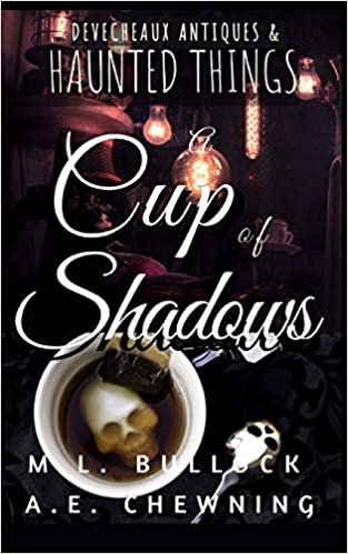 okumak A Cup of Shadows (Devecheaux Antiques &amp; Haunted Things, Band 1)